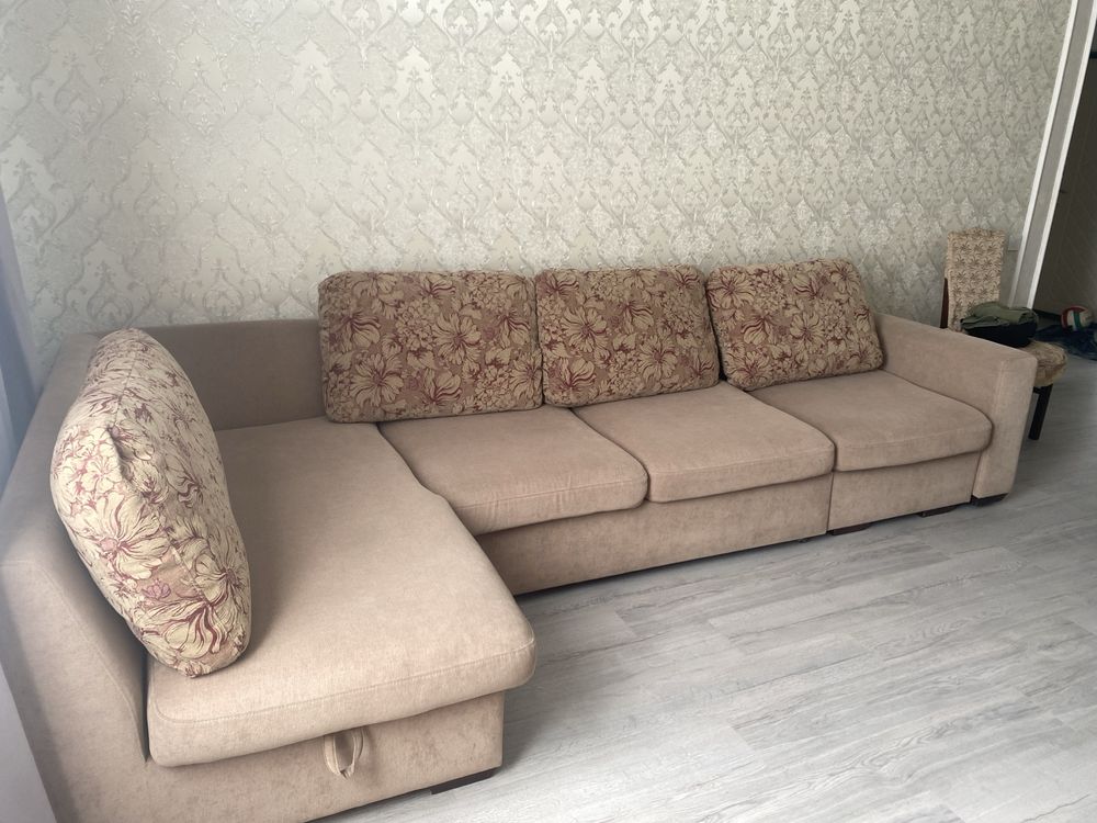 Угловой диван в гостиную