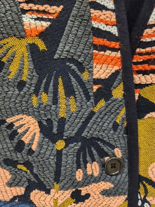 Невероятно красиво вълнено дамско сако