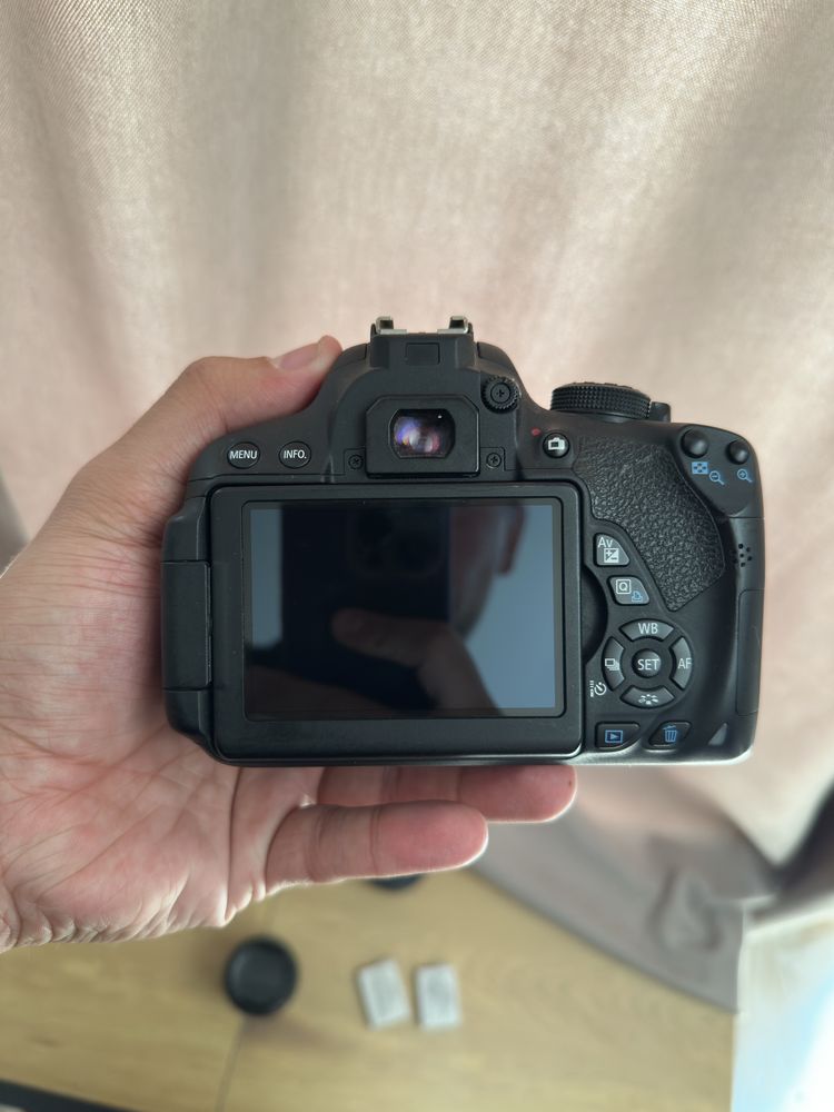 Фотоапарат Canon 700d