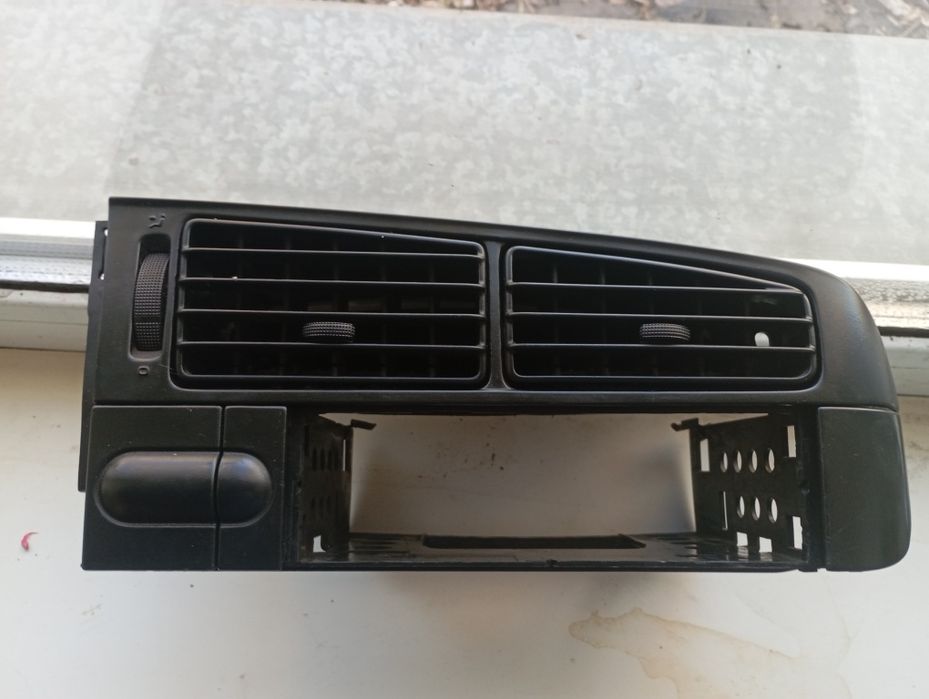 Рамка для автомагнитола на Фольксваген гольф 3