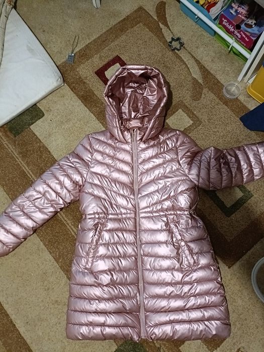 Vând geaca Zara  fete