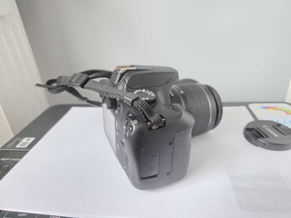 Aparat foto DSRL Canon 4000D Cu Obiectiv E-FS 18-55mm Stare Excelenta