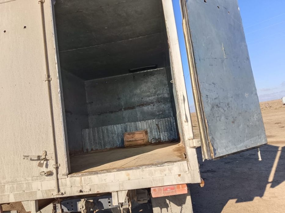 Бортовой грузовик