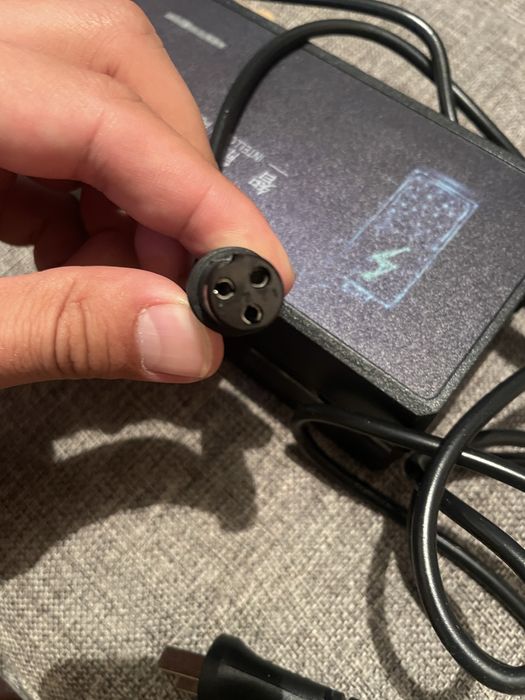 Продам зарядное устройство на гироскутер, скутер, электровелосипед