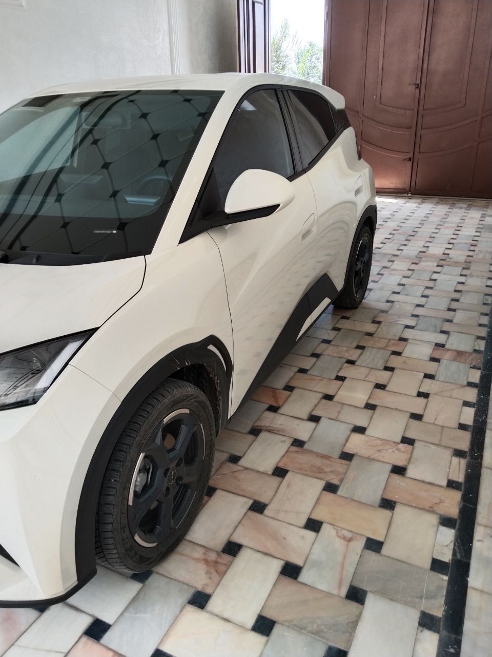 Автомобиль  марки BYD