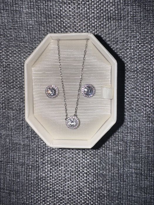 Набор Swarovski — подвеска и серьги.