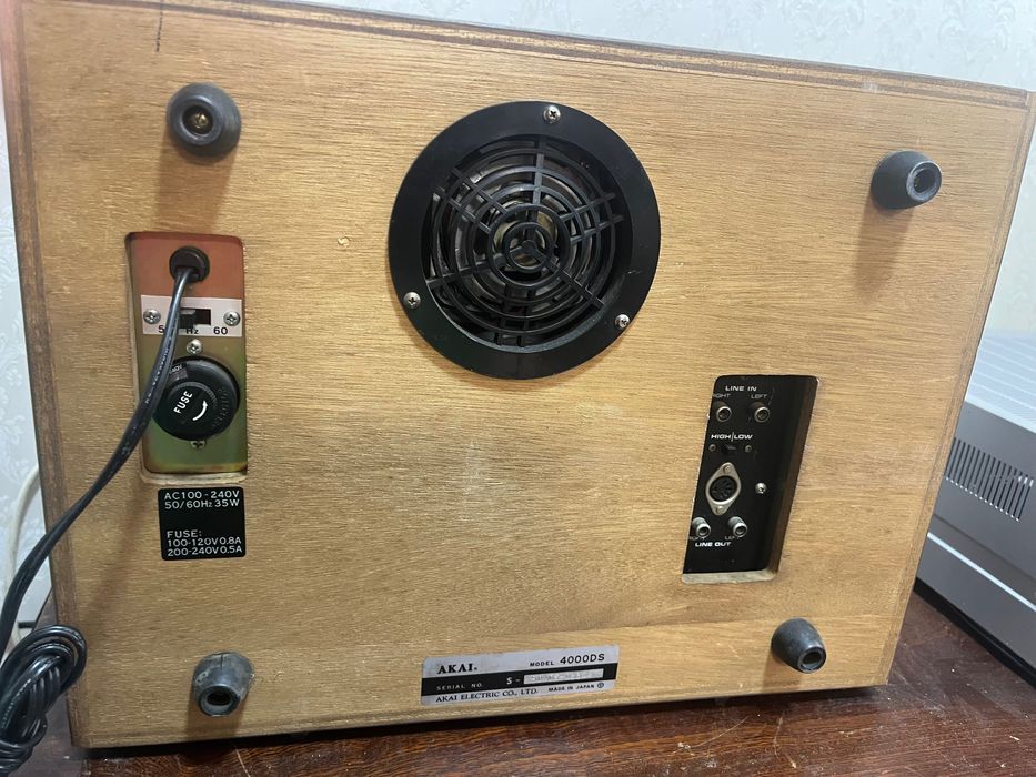 Vintige magnetofon akai 4000 DS