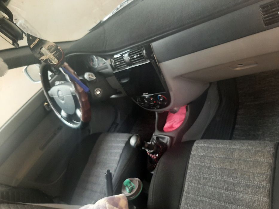 Продаётся машина Gentra.