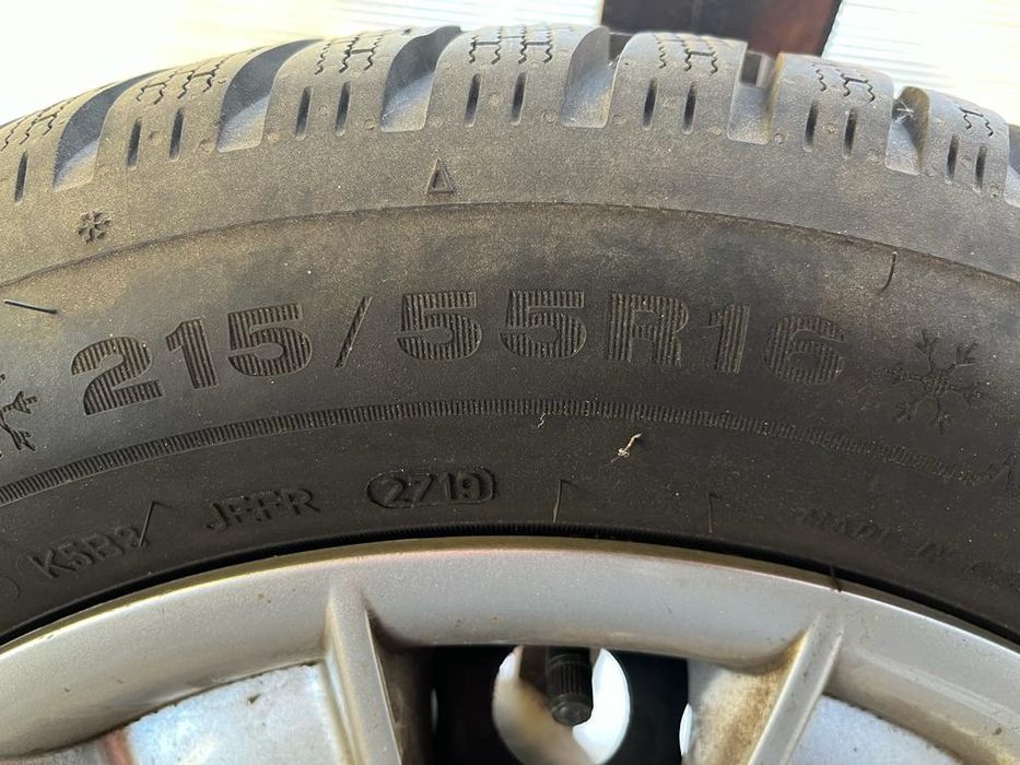Cauciucuri Dunlop aproape noi cu jante si capace originale Volvo