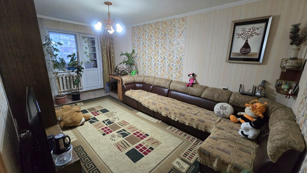 Продаётся 3-комнатная квартира в центре города