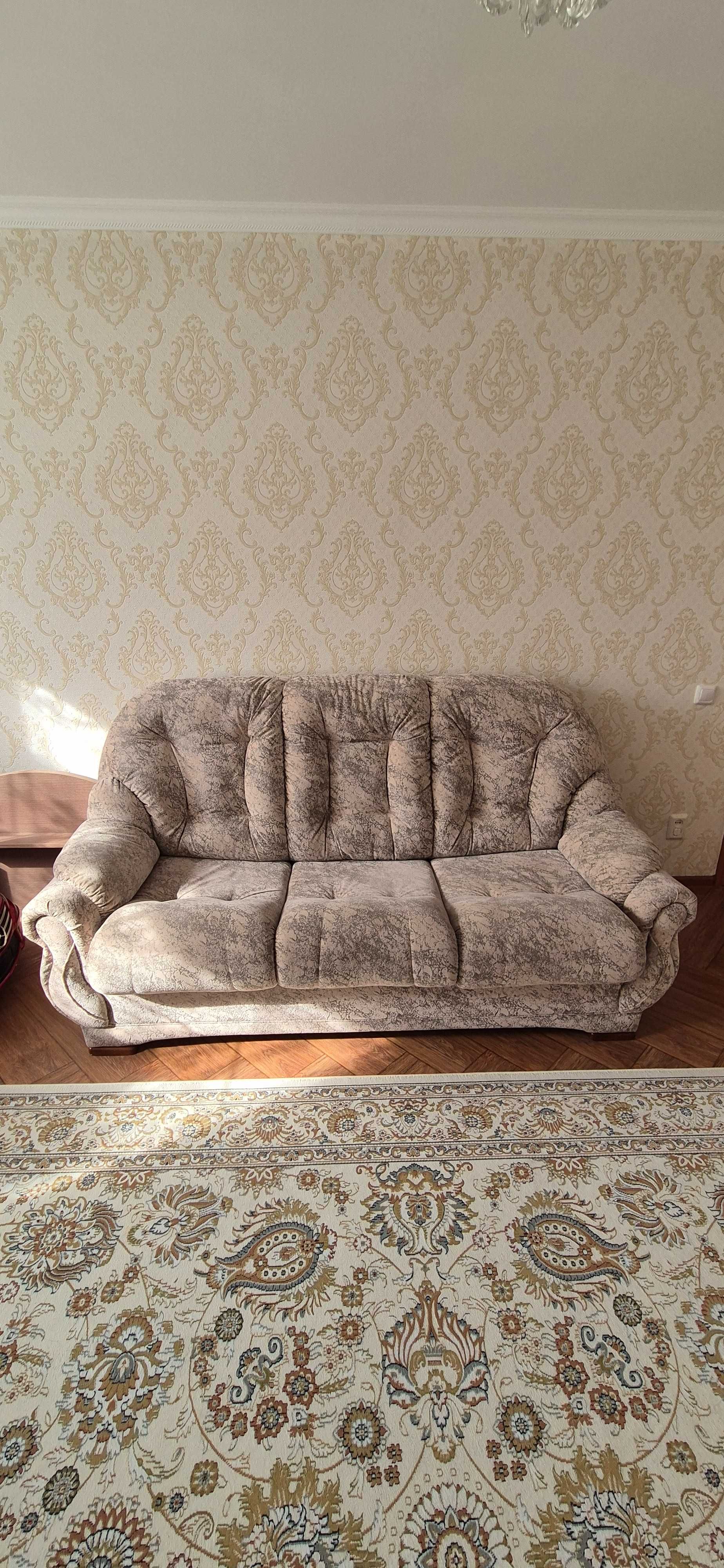 Продам диван, диванчик и кресло