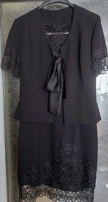 Compleu de dama elegant, cu dantela