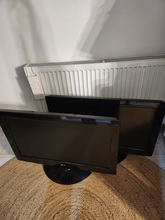 Vand 2 televizoare LG identice