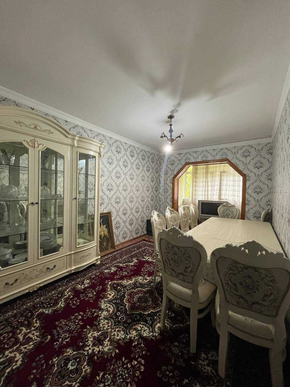 Продам 3 комнатную квартиру на Буюк Ипак Йули,М.Горький.