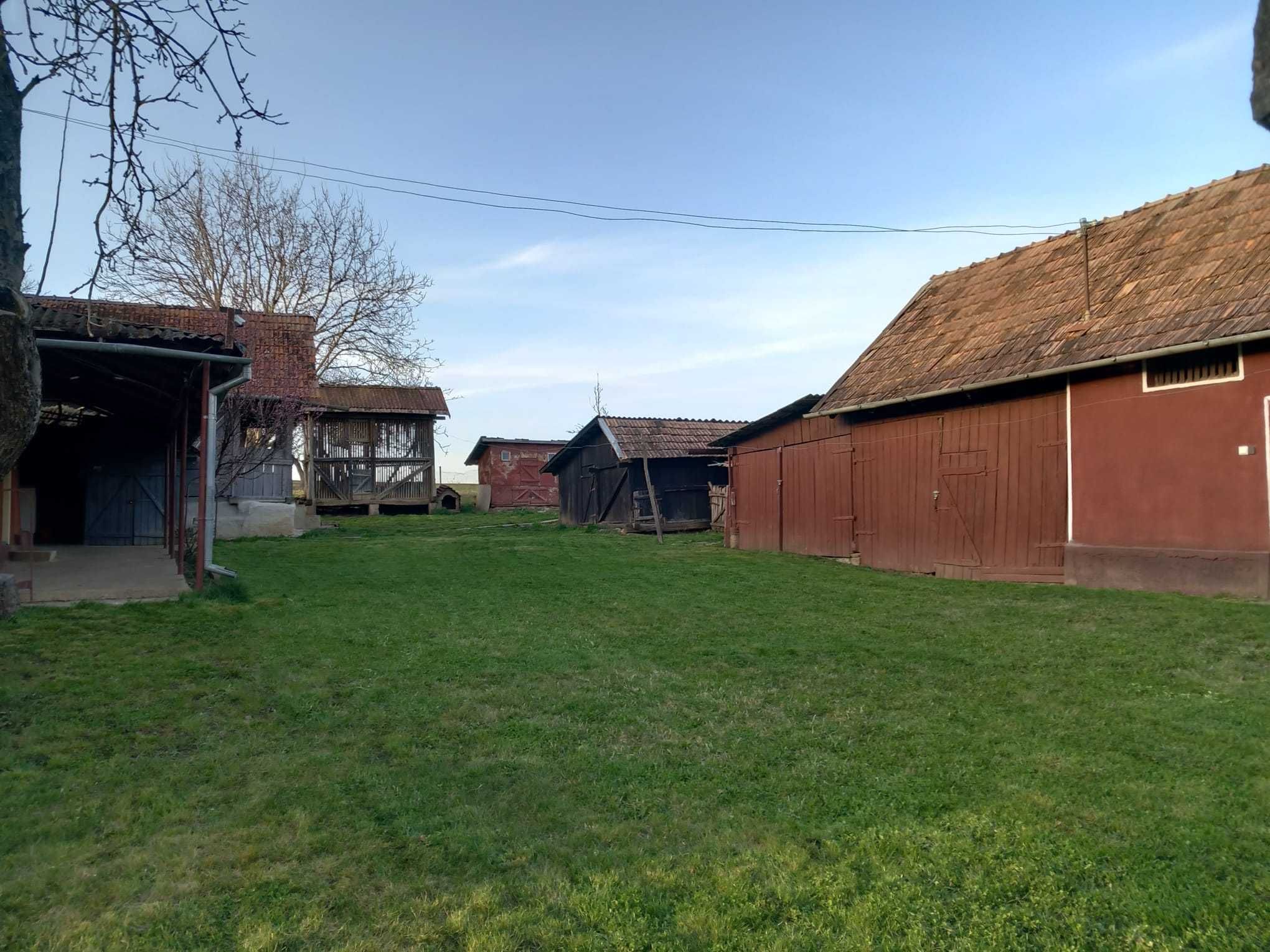 Casă de vânzare în comuna Geaca, jud. Cluj, cu vedere superbă spre lac
