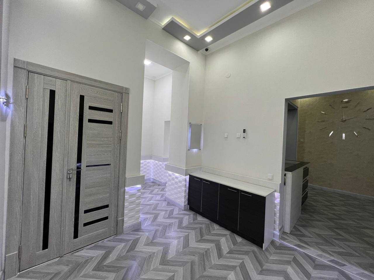 Аренда офисного помещение 200 кв.м. в Яккасарайском районе. Своя.