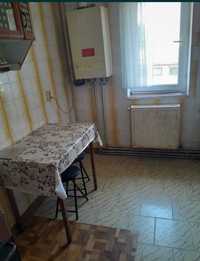 Inchiriez apartament, 2 camere, semidecomandat, etaj 3