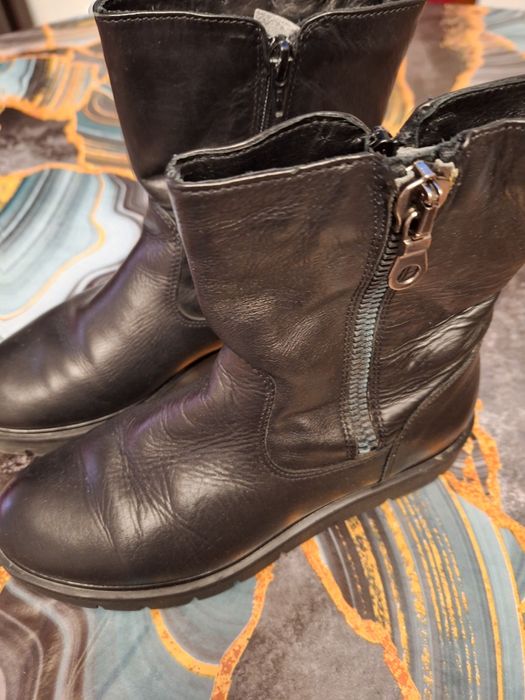 Cisme piele,stare buna cu fermoar