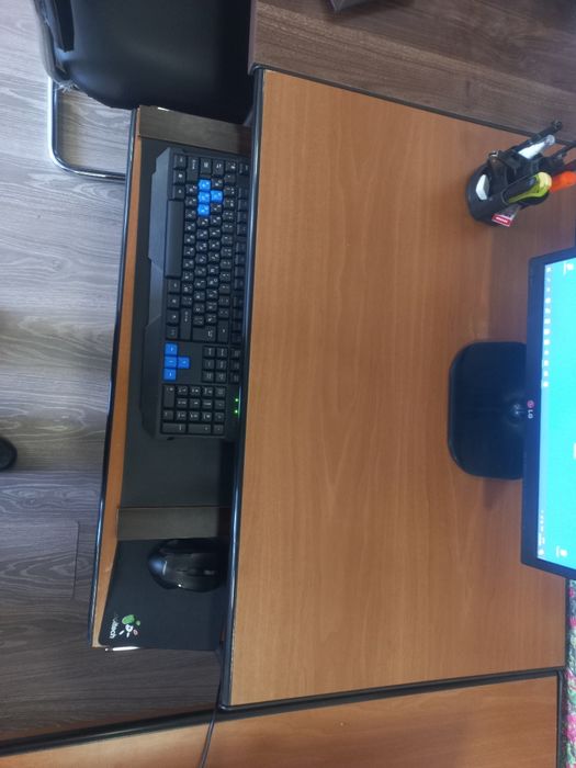 Ofis uchun stol sotiladi SROCNO