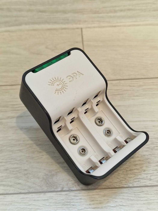 зарядка для аккумуляторных батареек ЭРА C-201N