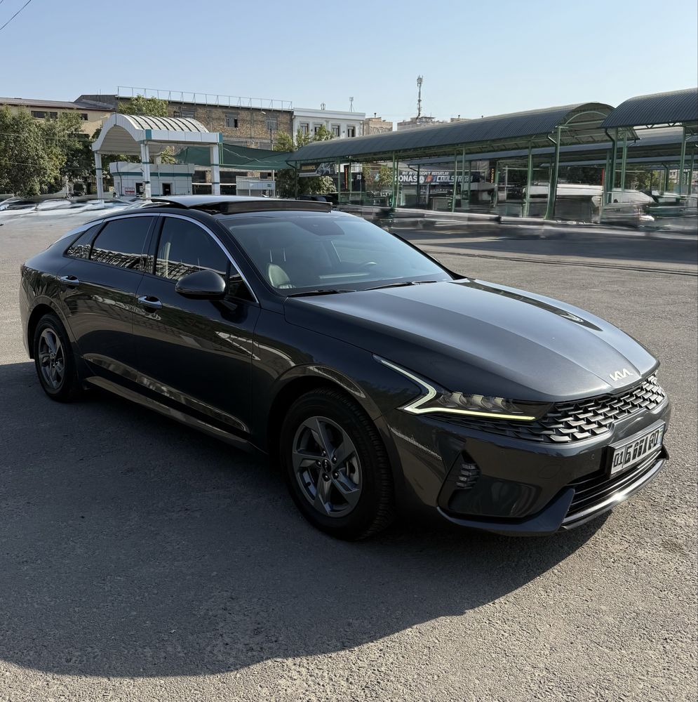 Kia K5 2022 с понарамной крышей