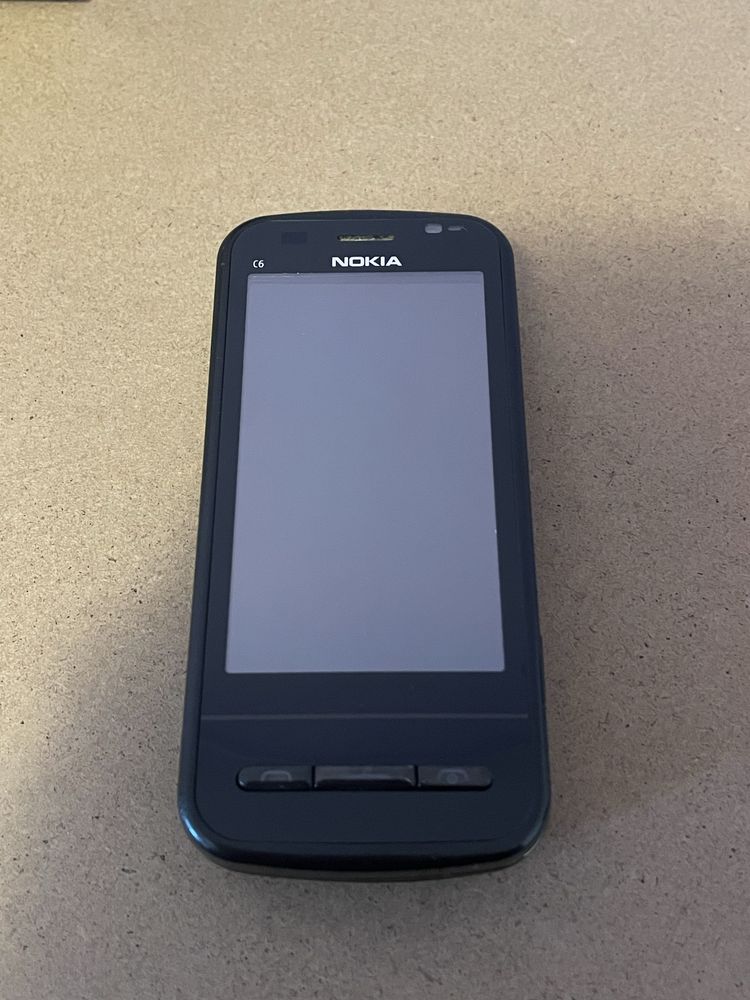 Telefon de colectie Nokia C6