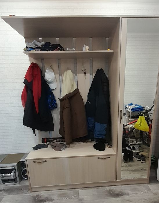 Прихожая "Гретта" в отл. состоянии