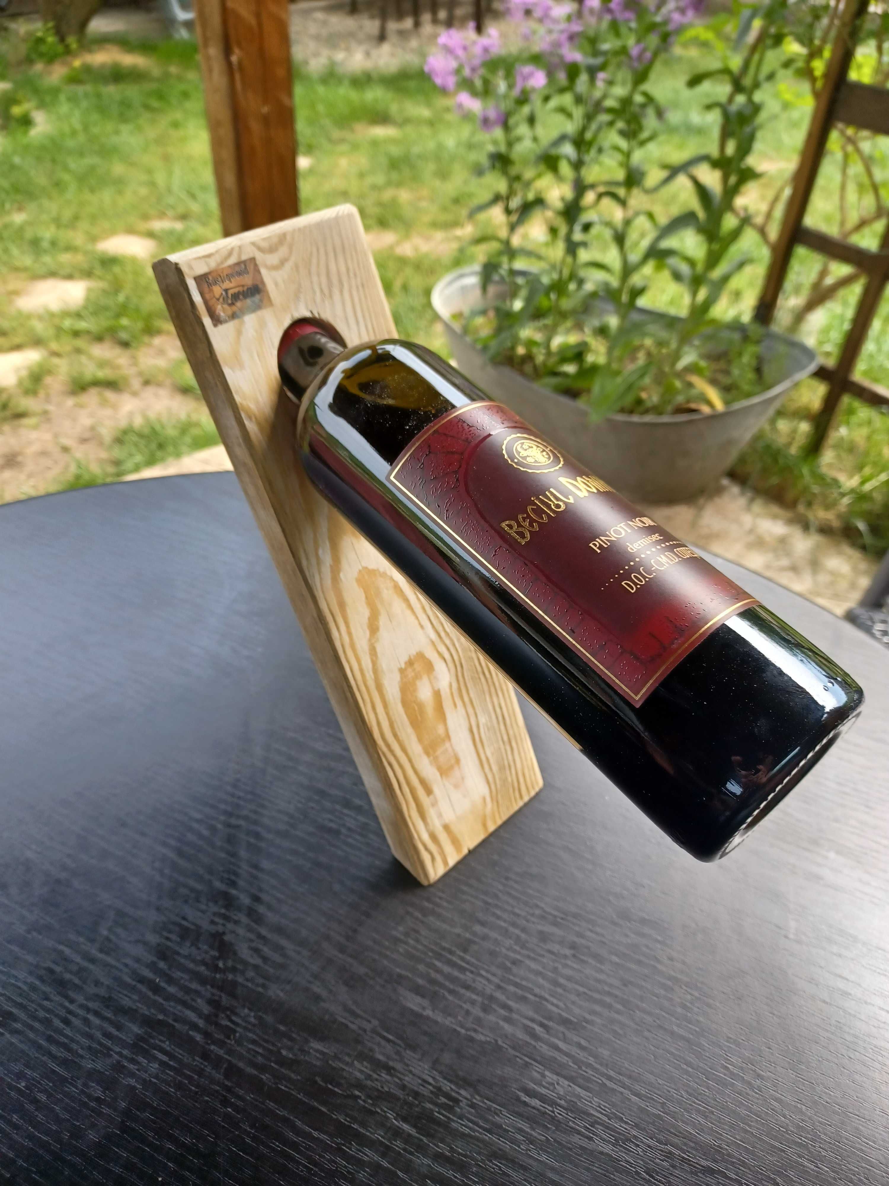 Suport pentru sticla de vin din lemn