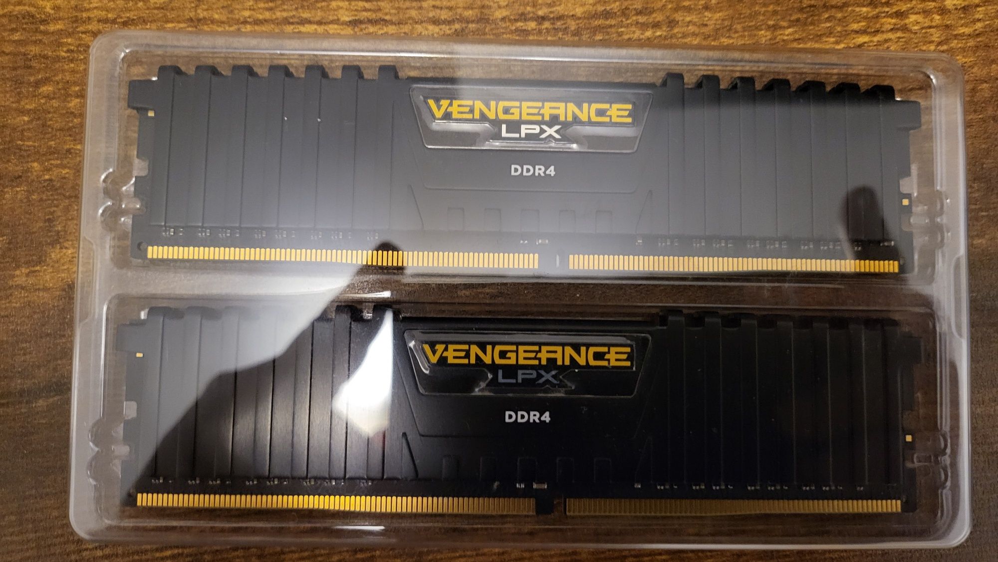2×8GB Corsair Vengeance LPX DDR4 3000MHz (Общо 16GB)