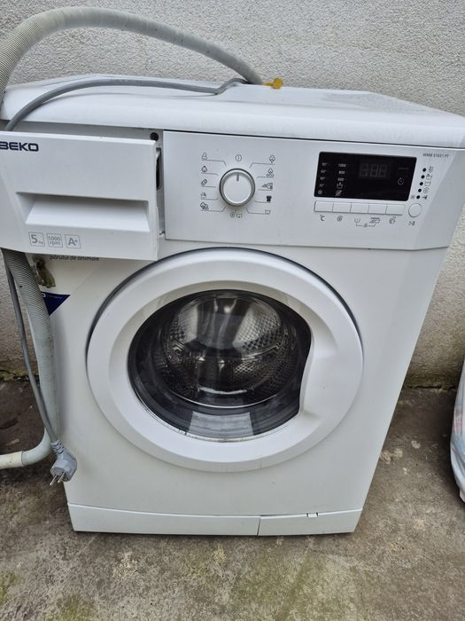 Mașină de spălat rufe BEKO cuvă defectă