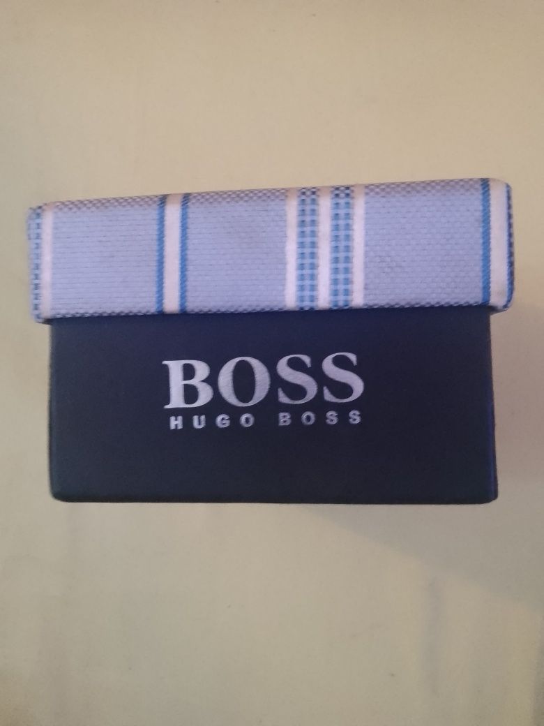 Vând butoni Hugo boss+ batista inclusă