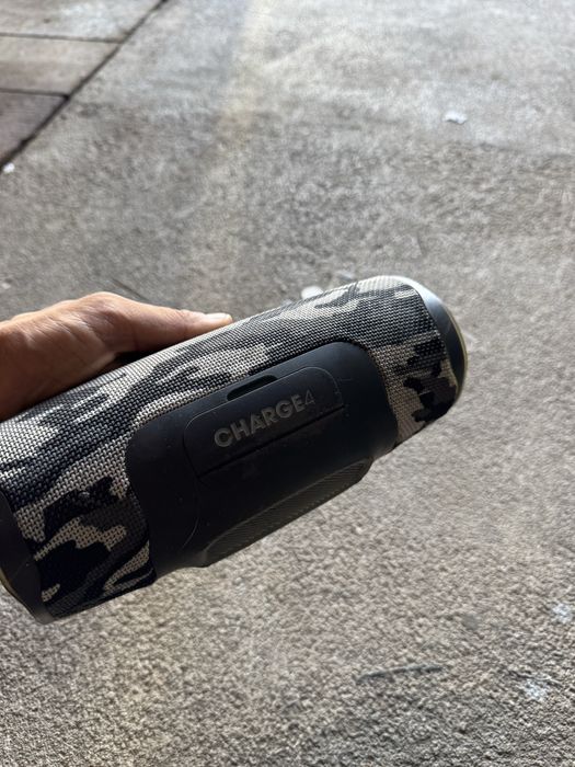 Vand boxa charge 4 jbl