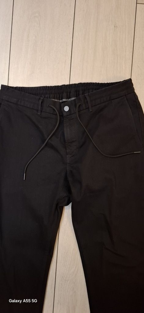 Vând pantaloni Massimo Dutti