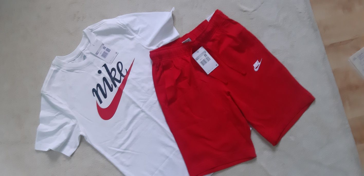 Nike оригинален, нов комплект, XS