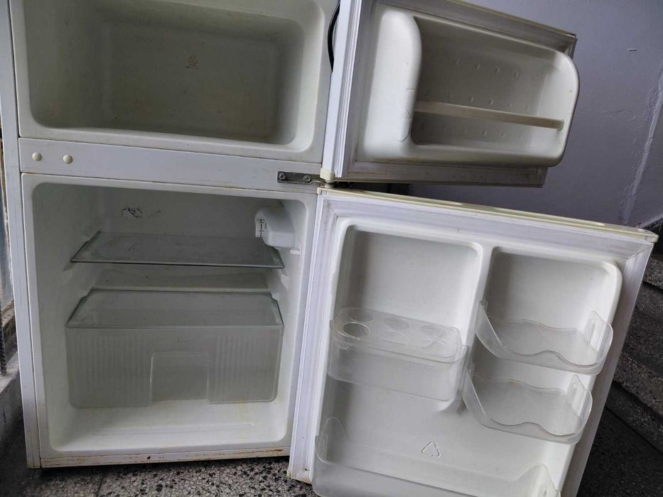 Хладилник с фризер