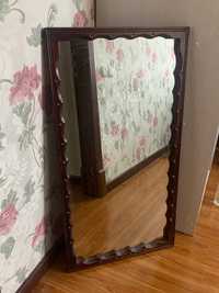 Зеркало с деревянной оправой