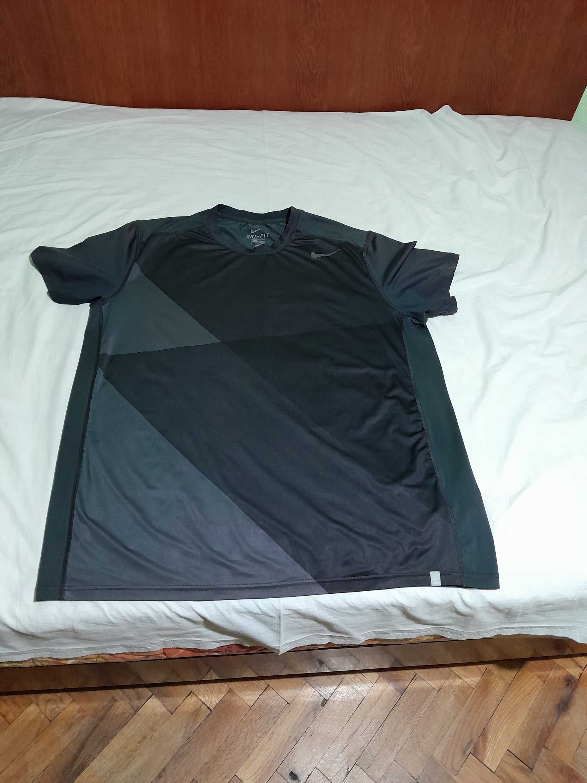 Оригинална Тениска на NIKE-XL