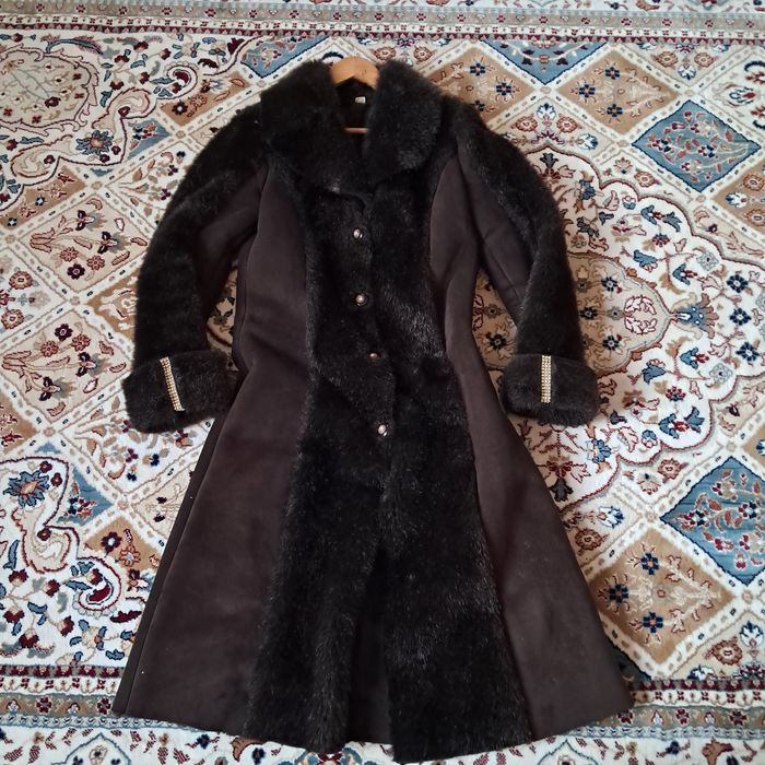 Шубы продаются дешево.