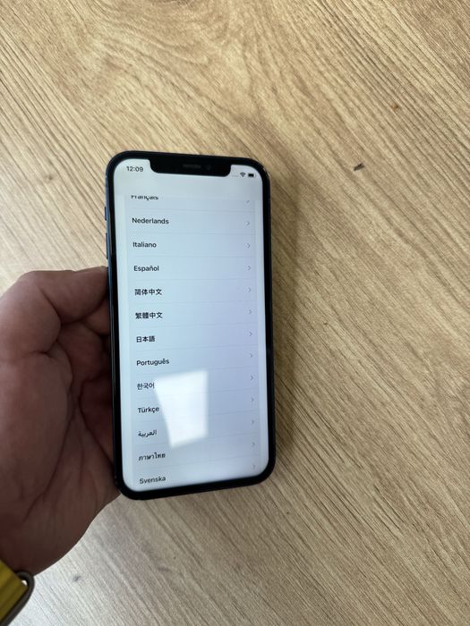 Продавам Iphone 12 icloud