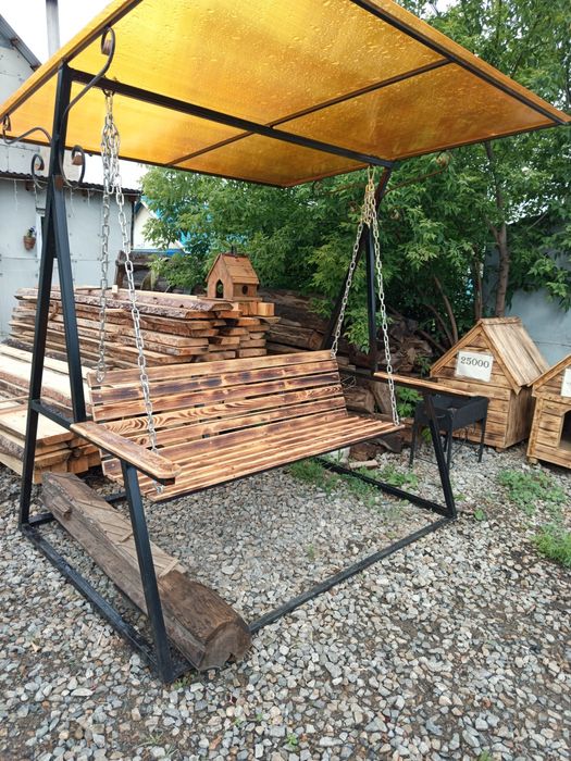 Продаю мощную качелю,аккуратная и скамейка садовая Звёздочка.