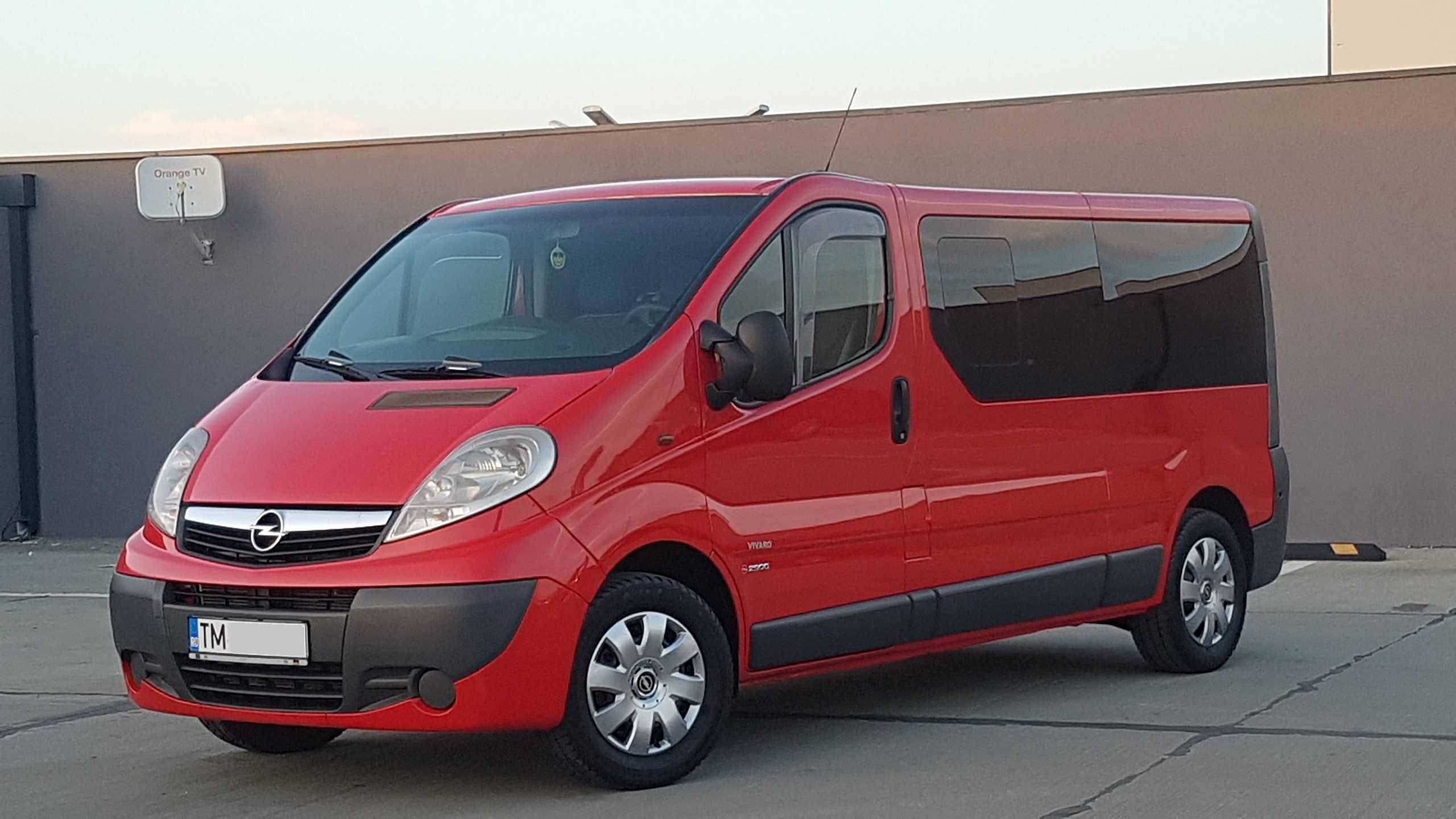 Opel Vivaro Extra-Lung 8+1-Locuri (Trafic)