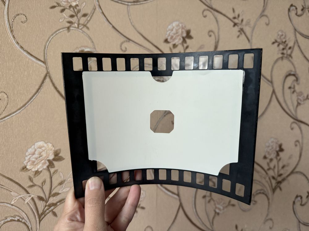 Рамка для фото в форме кадра фотопленки