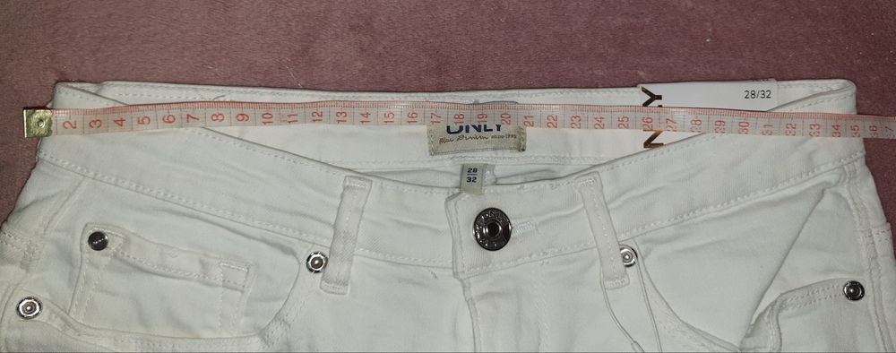 Дамски бели дънки Only.