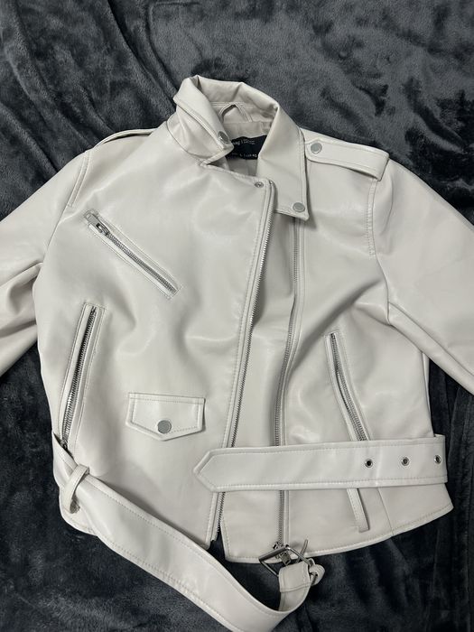 Стилно дамско кожено яке – чисто ново, в светъл цвят!