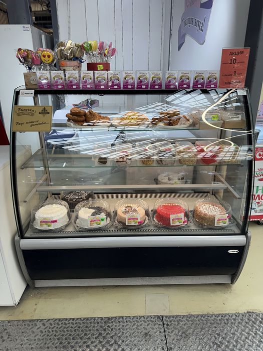 Продается холодильная витрина carboma
