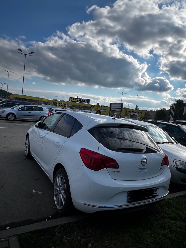 Opel astra J 2015–5700€