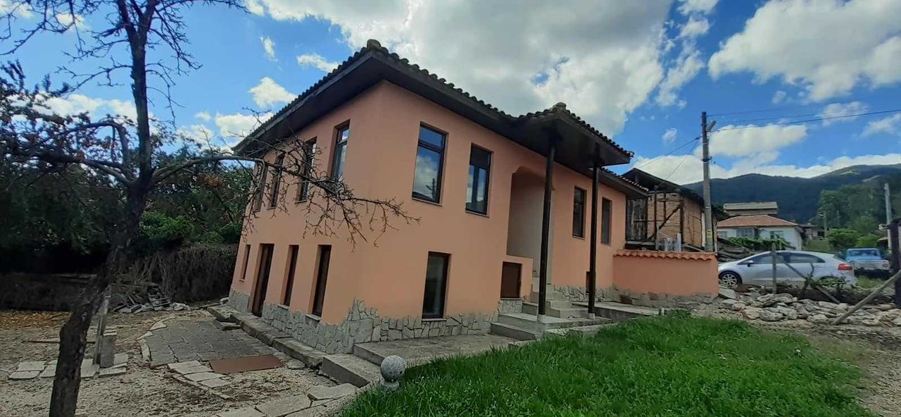 Продава се Къща в Клисура - 180 кв.м за 289 €/кв.м - Снимка #2