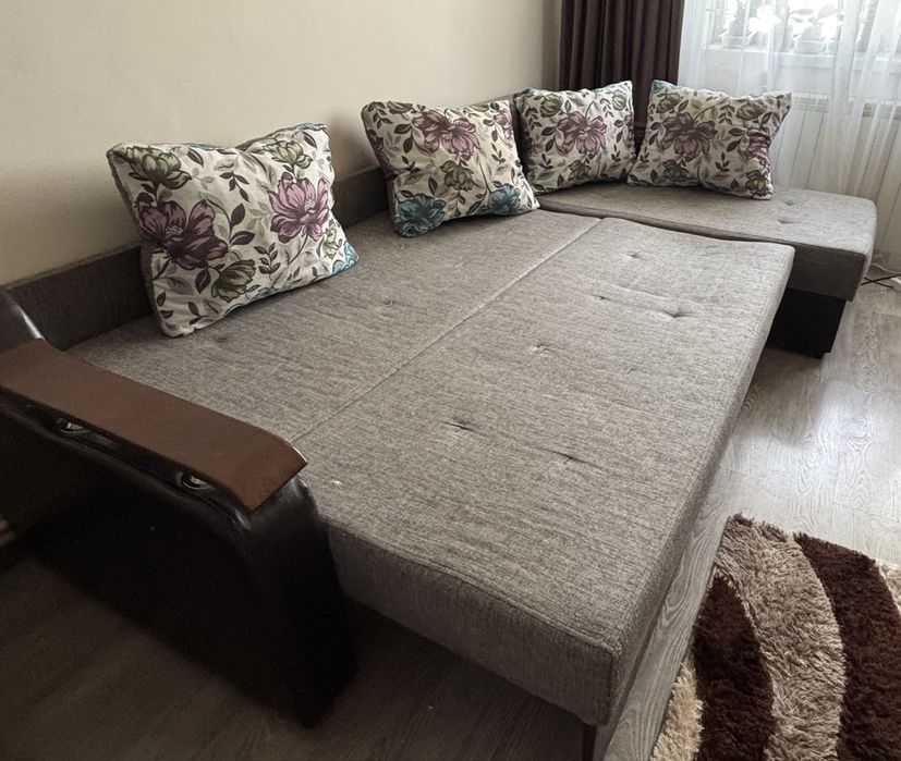 Canapea/coltar utilizat in stare buna