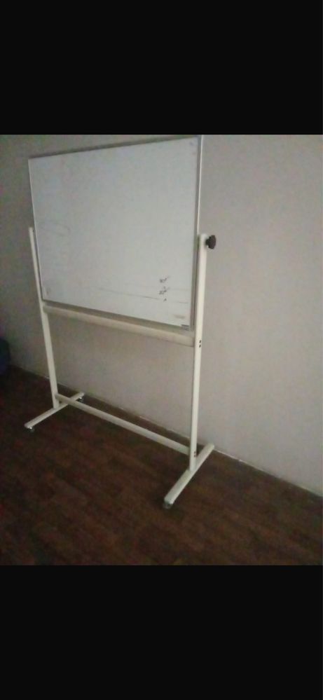 Срочно продам доску напольную для офиса