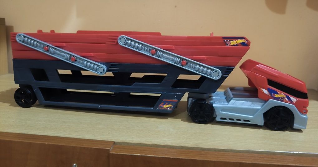 Hot Wheels камион-Автовоз